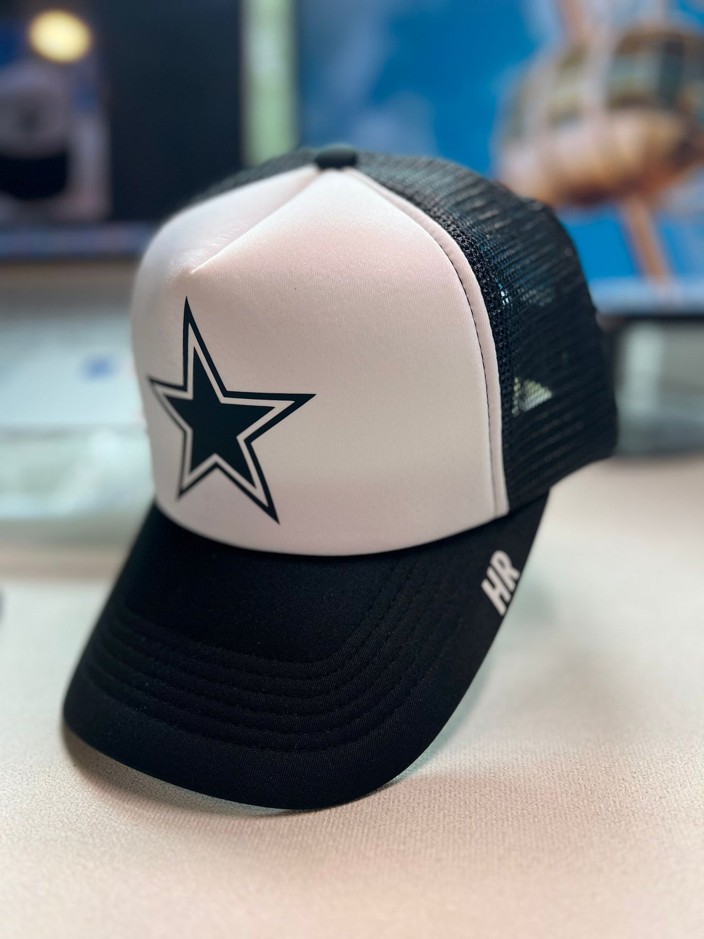 Black & White Trucker Hat / Mesh Adjustable