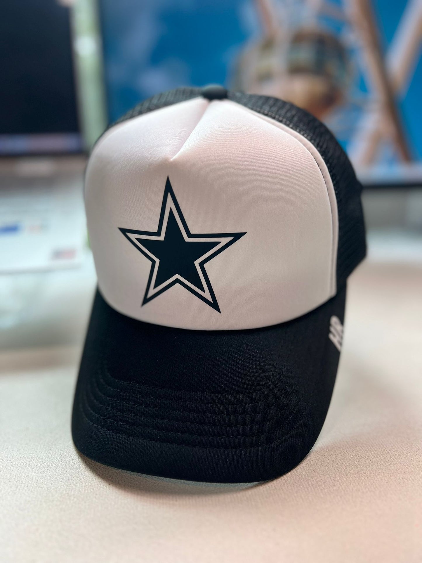 Black & White Trucker Hat / Mesh Adjustable